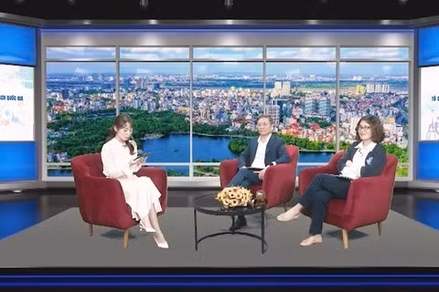 Các khách mời tham gia tọa đàm với chủ đề “Sàng lọc ung thư phổi - Từ câu chuyện người bệnh đến nhu cầu chính sách quốc gia”.