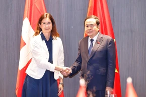 Chủ tịch Quốc hội Trần Thanh Mẫn hội kiến Chủ tịch Hạ viện Thụy Sĩ Maja Riniker. (Ảnh: TTXVN)