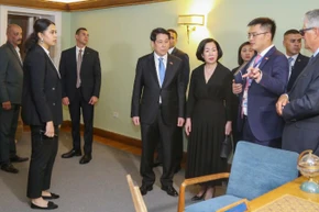 Chủ tịch nước Lương Cường và Phu nhân thăm Bảo tàng Gamal Abdel Nasser. (Ảnh: XUÂN KỲ)