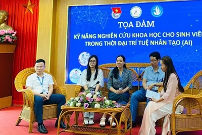 Tọa đàm “Kỹ năng nghiên cứu khoa học cho sinh viên trong thời đại trí tuệ nhân tạo AI” năm 2025, tại trường Đại học Điều dưỡng Nam Định. (Ảnh: Trường Đại học Điều dưỡng Nam Định).
