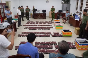 Công an đã phát hiện, ngăn chặn 9.300 kíp nổ điện thẩm lậu vào Việt Nam. (Ảnh: Công an thành phố cung cấp)