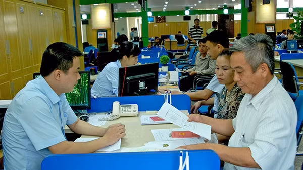 Rút ngắn thời gian giải quyết thủ tục hành chính tạo niềm tin cho người dân vào chính quyền các cấp.