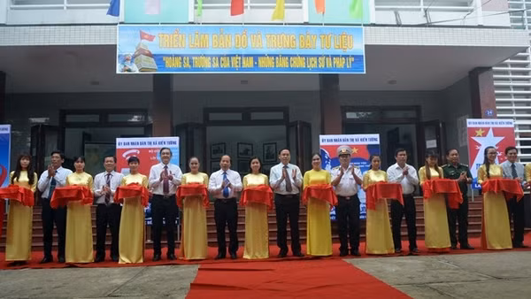 Khai mạc triển lãm bản đồ và trưng bày tư liệu “Hoàng Sa, Trường Sa của Việt Nam - Những bằng chứng lịch sử và pháp lý”.