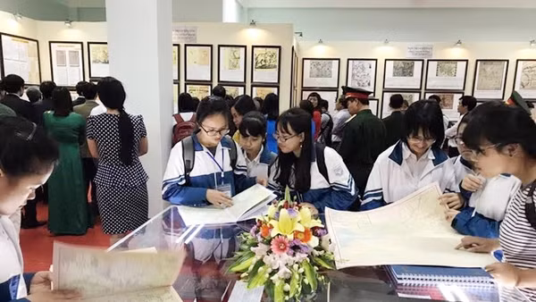 Triển lãm về biển đảo Hoàng Sa, Trường Sa thu hút sự quan tâm của đông đảo tầng lớp nhân dân Hải Dương.