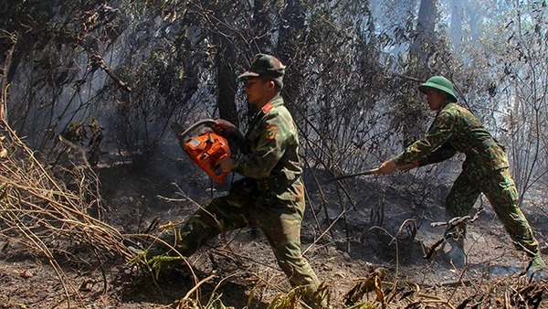"Rằng qua cơn hoạn nạn mới hiểu tận lòng nhau…"