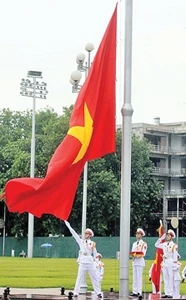 Nghi lễ thượng cờ trên Quảng trường Ba Ðình. Ảnh: Hoàng Thành