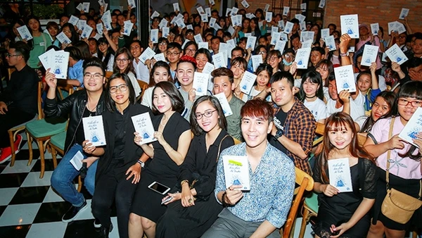 Nhiều tác giả văn học thị trường biết tận dụng hiệu quả của truyền thông.