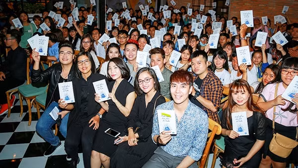 Nhiều tác giả văn học thị trường biết tận dụng hiệu quả của truyền thông.