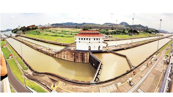 Cửa Miraflores của kênh đào Panama.