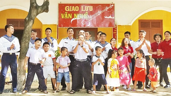 Niềm vui trên đảo Sinh Tồn.