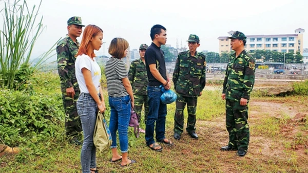 Đồn Biên phòng Bắc Sơn, BĐBP Quảng Ninh bắt giữ hai đối tượng mua bán người qua biên giới.