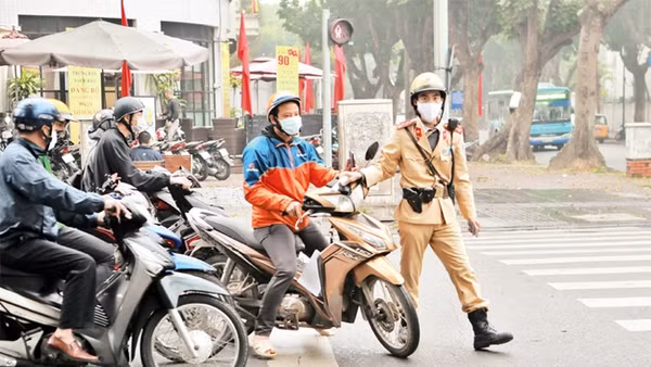 CSGT Hà Nội tăng cường xử lý vi phạm, bảo đảm trật tự ATGT, trật tự xã hội. Ảnh | DOÃN TẤN