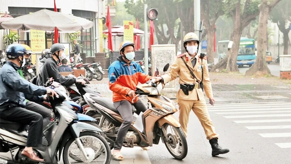 CSGT Hà Nội tăng cường xử lý vi phạm, bảo đảm trật tự ATGT, trật tự xã hội. Ảnh | DOÃN TẤN
