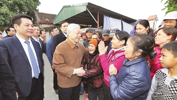 Tổng Bí thư, Chủ tịch nước Nguyễn Phú Trọng với nhân dân thị trấn Diêm Điền, huyện Thái Thụy, tỉnh Thái Bình.