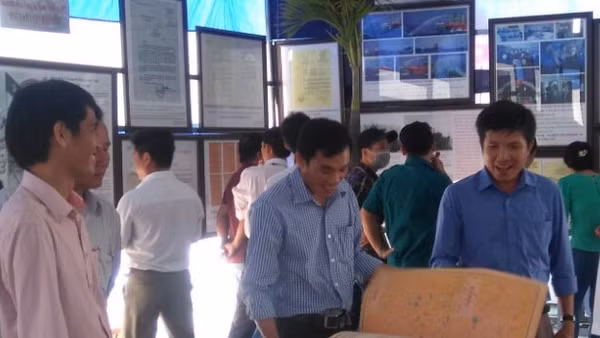 Triển lãm bản đồ và trưng bày tư liệu về Hoàng Sa, Trường Sa tại huyện ven biển Đông Hải – Bạc Liêu.