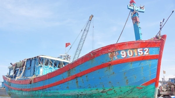 Tàu cá ĐNa 90152 TS.