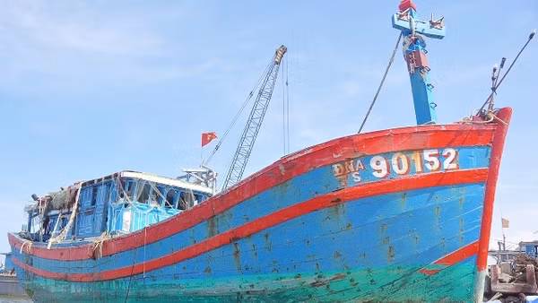 Tàu cá ĐNa 90152 TS.