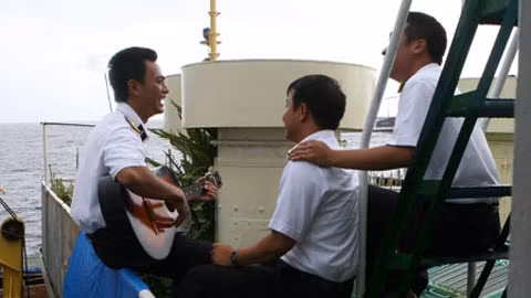 Ghi Ta Trên Biển 