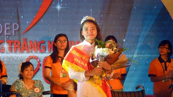 “May mắn có mặt trong cuộc đời, em chẳng muốn mình bị lãng quên như hạt cát vô danh”.