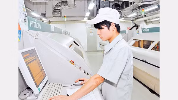 Vận hành dây chuyền sản xuất bảng mạch điện tử tại Công ty cổ phần Meiko (Khu công nghiệp Thạch Thất - Quốc Oai). Ảnh: Ðăng Anh