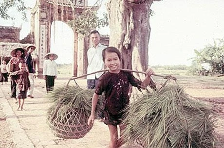 Sống động hình ảnh "Trẻ em thời chiến"