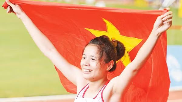 Nguyễn Thị Huyền đạt hai kỷ lục Sea Games 28.