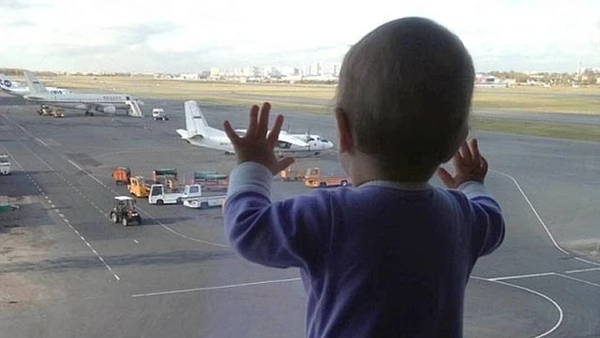 Bé gái Nga Da-ri-na Gro-mo-va, 10 tháng tuổi trước khi lên chuyến bay Airbus 321 định mệnh bị khủng bố trên bầu trời bán đảo Xi-nai (Ai Cập), khiến 217 hành khách, 7 thành viên phi hành đoàn thiệt mạn