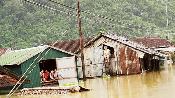 Nhà phao chống lũ của người dân xã Tân Hóa. Ảnh: Hữu Khá