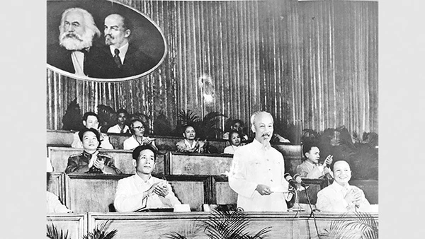 Bác Hồ tại Đại hội Đảng toàn quốc lần thứ III năm 1960.