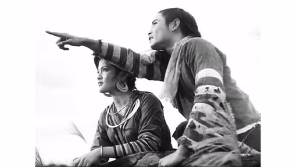 Nhân vật trong bộ phim Vợ chồng A Phủ, được chuyển thể từ truyện ngắn cùng tên của nhà văn Tô Hoài.