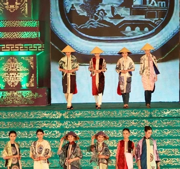  Đêm hội áo dài - một trong những chương trình mang đậm nét riêng thu hút người xem.