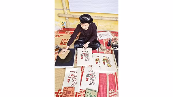 Có rất nhiều nghịch lý ở câu chuyện tranh Đông Hồ. Ảnh: NGÔ VƯƠNG ANH