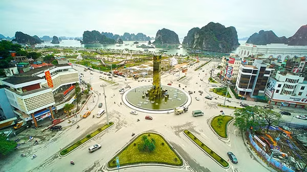 TP Hạ Long đang chuyển mình trở thành đô thị hiện đại. Ảnh: MINH THU