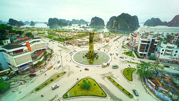 TP Hạ Long đang chuyển mình trở thành đô thị hiện đại. Ảnh: MINH THU