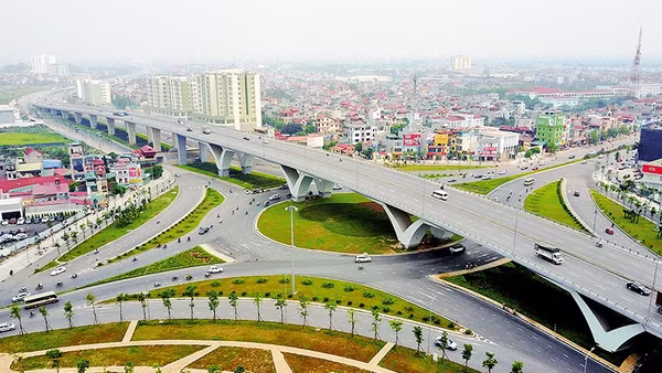 Nút giao thông trung tâm quận Long Biên (Hà Nội). Ảnh: HOÀNG HÀ