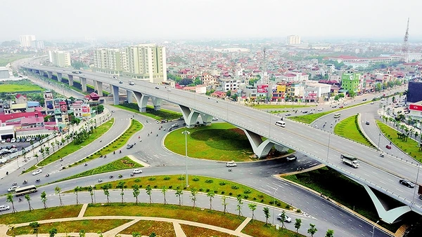 Nút giao thông trung tâm quận Long Biên (Hà Nội). Ảnh: HOÀNG HÀ