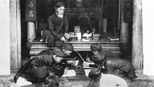 Thầy đồ dạy học. Ảnh: TL