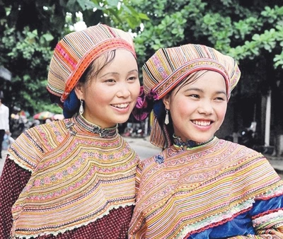 Thiếu nữ dân tộc Mông. 