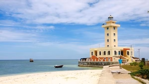 Hải đăng ở đảo Sinh Tồn.