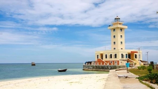 Hải đăng ở đảo Sinh Tồn.