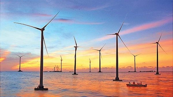 Bình minh trên công trình điện gió Bạc Liêu. Ảnh: Thanh Toàn