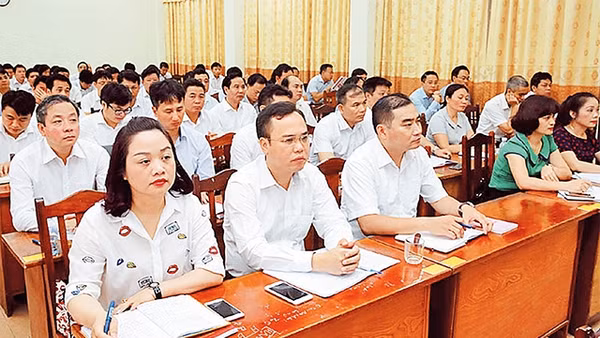 Một giờ lên lớp của học viên lớp đào tạo cán bộ nguồn quy hoạch Ban Chấp hành Ðảng bộ TP Hà Nội nhiệm kỳ 2020 - 2025. Ảnh: Thái Hiền