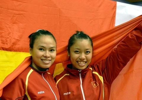 Cặp võ sĩ kem-pô Lan Phương và Mỹ Duyên đoạt Huy chương vàng.