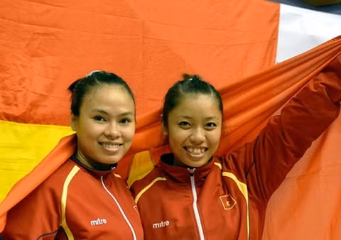 Cặp võ sĩ kem-pô Lan Phương và Mỹ Duyên đoạt Huy chương vàng.