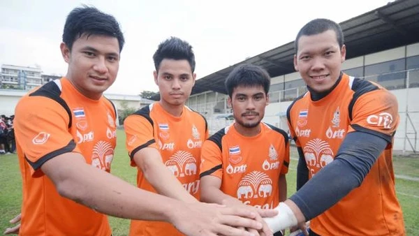 Các cầu thủ U23 Thái-lan sẵn sàng vào trận.