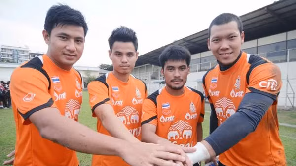 Các cầu thủ U23 Thái-lan sẵn sàng vào trận.