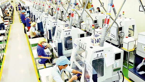 Dây chuyền sản xuất linh kiện điện tử tại Công ty Bokwang Vina (FDI Hàn Quốc), Khu công nghiệp Điềm Thụy, Thái Nguyên.