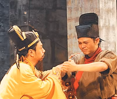 Nghệ sĩ Trung Hiếu vào vai Lý Thường Kiệt trong vở Tình sử ngàn năm.