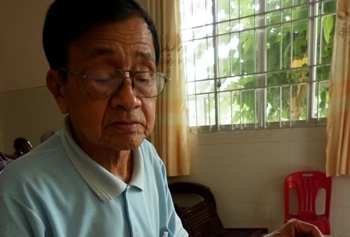 "Chia sẻ khổ đau với con người được phần nào thì mình cảm thấy vui, hạnh phúc. Làm việc thiện cũng là giây phút mình tìm thấy niềm vui trong cõi đời này". Ảnh:Tùng Cường