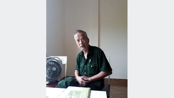 Không chấp nhận sự bất công diễn ra, ông Lãng đi tìm công lý.